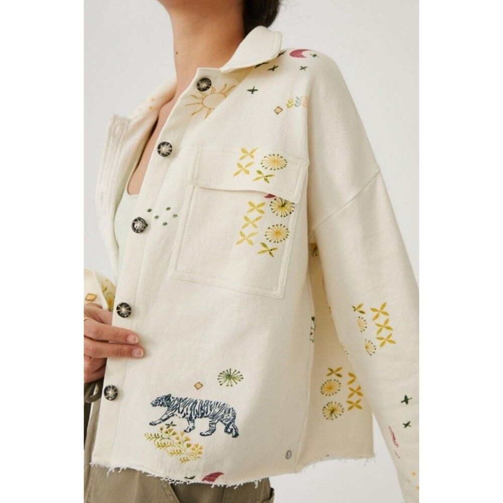 Pilcro Women's Beige Printed Button Down Crop Shirt Jacket Size Small